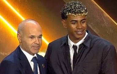 [图]德甲-基米希破门卡尔世界波 拜仁3-0完胜十人门兴