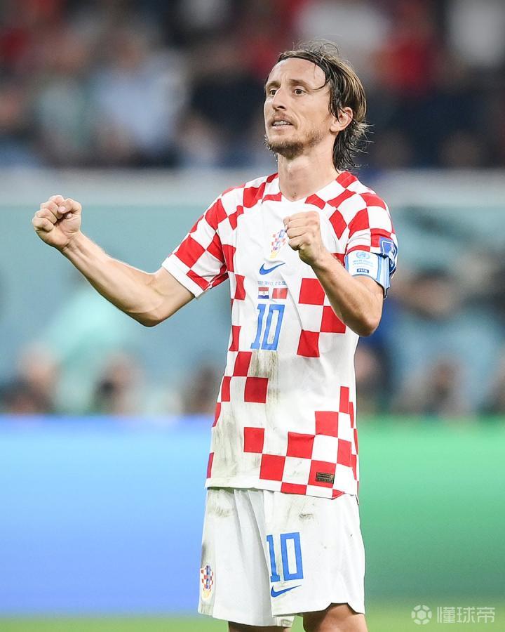 杰伦布朗24中6，普理查德21+6+5西蒙斯替补27分，绿军大胜公牛